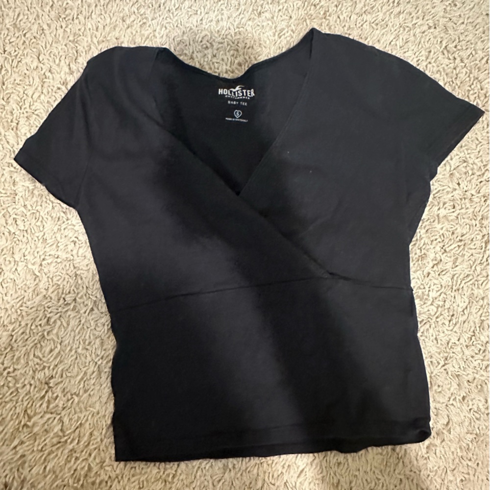 Hollister Black crop tee